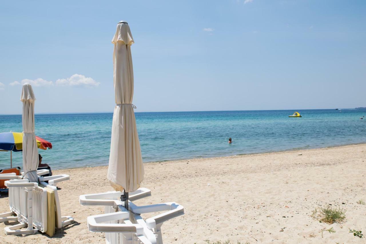Alexger Beach Front Deluxe House Нікіті Екстер'єр фото